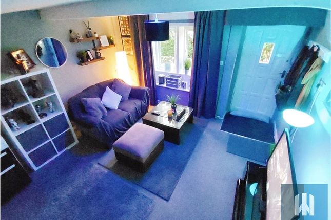 18, Cinderhills Road, Holmfirth photo 5