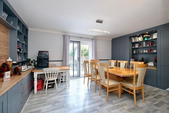 16, Fox Grove, Huntingdon photo 4