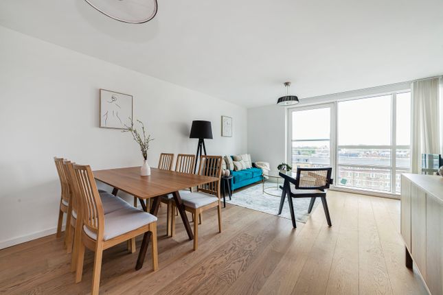 Flat to rent in St. George Wharf, London SW8