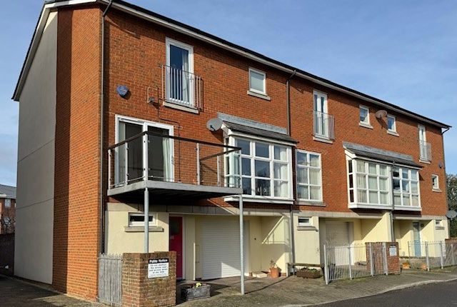 Town house for sale in Davidson Close, Hythe, Southampton
