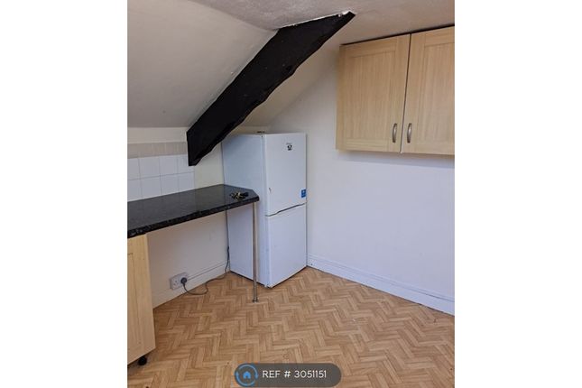 Flat, Priory House St Thomas Road, Launceston photo 3