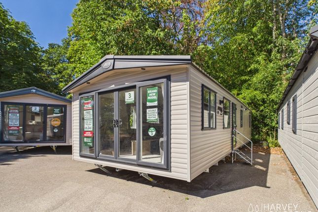 3-bed caravan on Coghurst Hall Holiday Park, Ivyhouse Lane, Hastings, £107,995