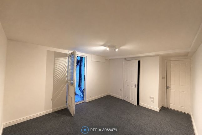 Flat, Spencer Square, Ramsgate photo 5