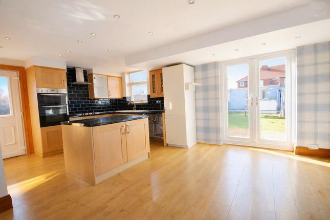 63, Carleton Crest, Pontefract photo 4