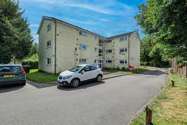2-bed flat on 9 Yew Tree Court, Fishery Road, Hemel Hempstead, £275,000