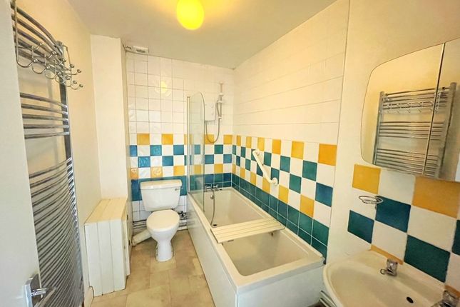2-bed flat on Flat 6, 28 Chickerell Road, Dorset, £910/mo