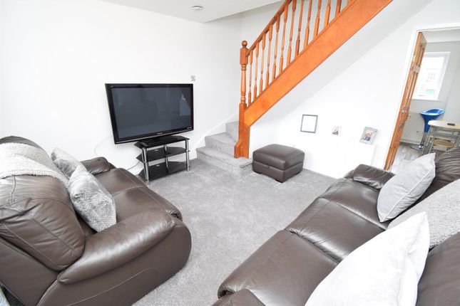 17, Ashmore Drive, Gawthorpe photo 3