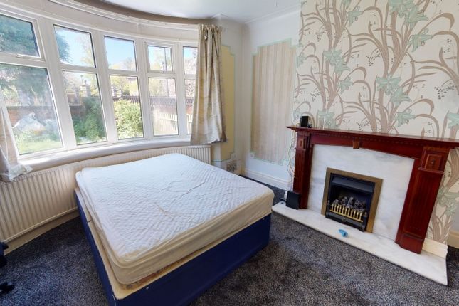 Semi-detached house to rent in Batcliffe Drive, Headingley, Leeds