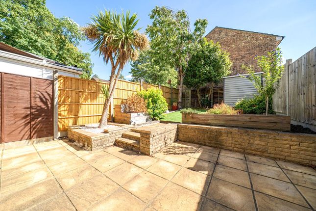 12, Eskdale Way, Surrey photo 2