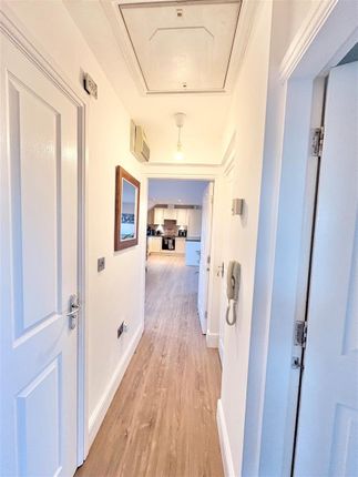 The Penthouse, Apt 49, Manley Park, Leigh photo 2