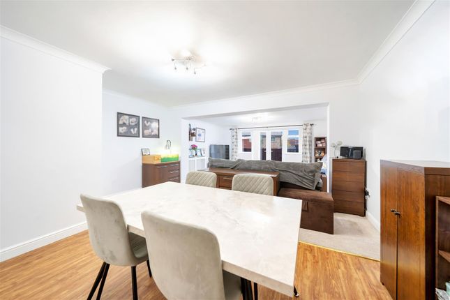 2, Burnet Close, Ipswich photo 4