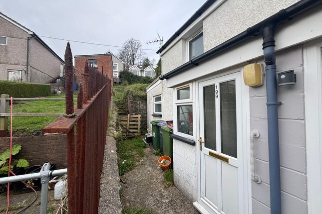 199 Manor Road, Pontypool photo 2