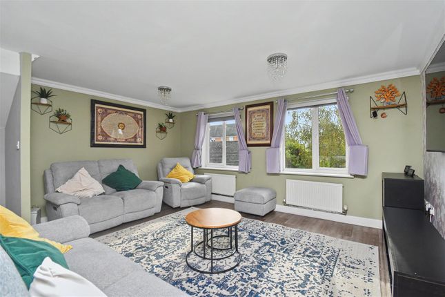 34, Osbourne Close, Corby photo 4