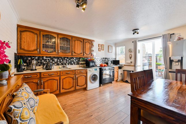 Walton Close, Vauxhall photo 4
