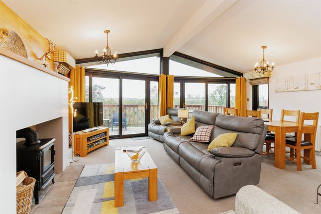 Thumbnail Mobile/park home for sale in Finlake Resort &amp; Spa, Chudleigh, Newton Abbot