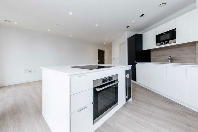 Flat 32, Kingly Building, 18, Woodberry Down, London photo 3