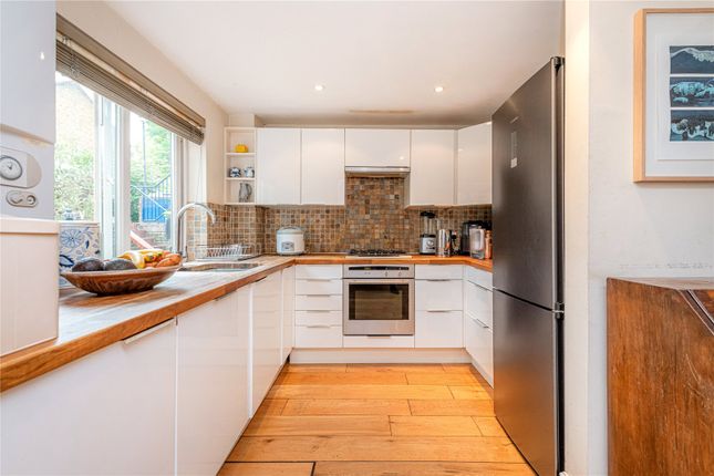Flat for sale in Orchard Close, London