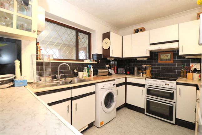 27, Bunyard Drive, Surrey photo 2