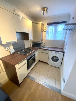 Thumbnail Flat to rent in Holly Road, London