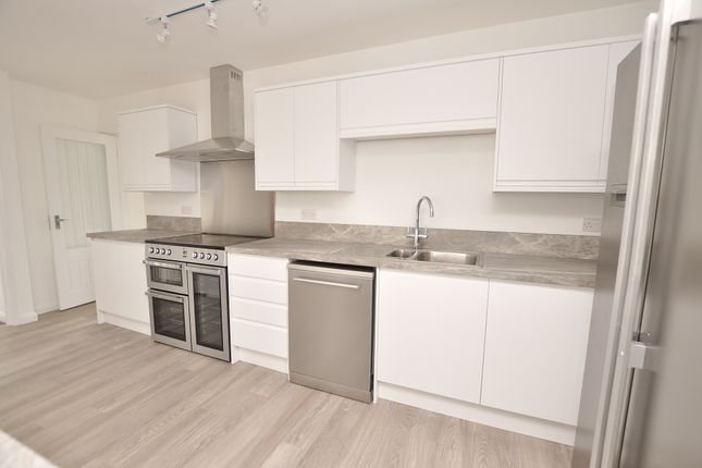 2, Hereford Close, Guildford photo 4