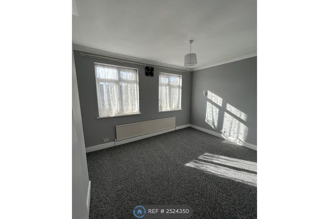St Albans Avenue East Ham, London photo 4