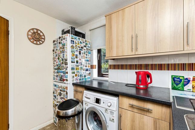 4, Godolphin Court, Crawley photo 4