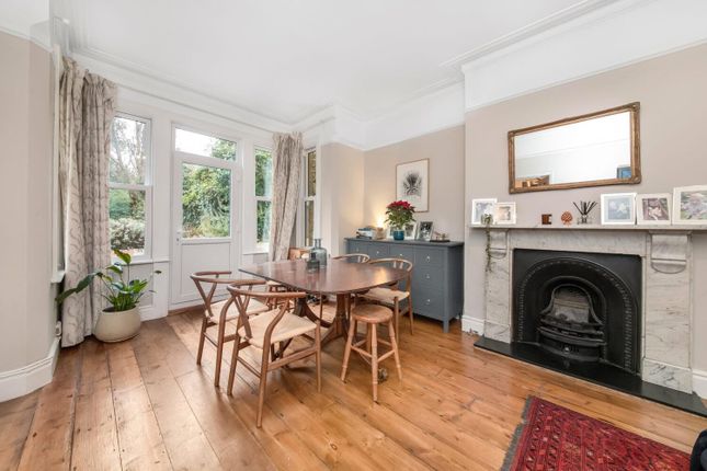 Flat for sale in Trinity Rise, Brixton, London