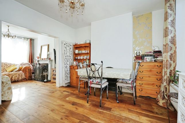 11, Fernbank Crescent, Kent photo 3