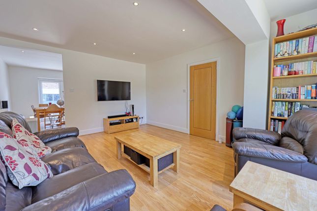 4 Fairacre, Maidenhead photo 2
