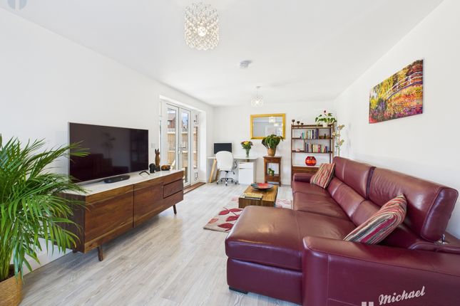 45 Broad Lane, Weston Turville photo 2