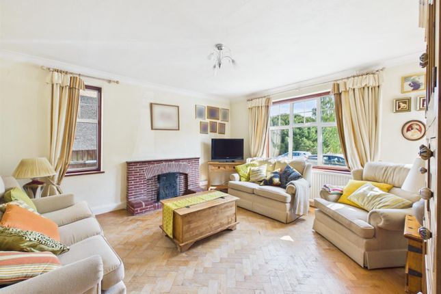 19, Southcote Rise, Ruislip photo 2