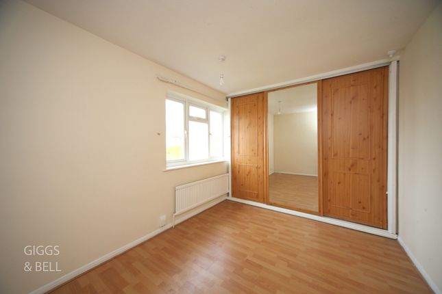 Detached house for sale in Brompton Close, Luton, Bedfordshire