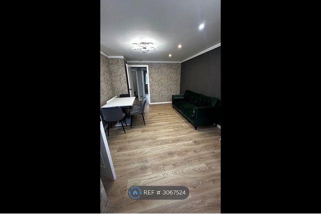 Flat, Natasha Court Mimosa Close, Romford photo 4