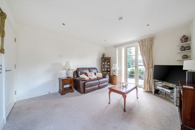 44, Garnier Drive, Hampshire photo 3