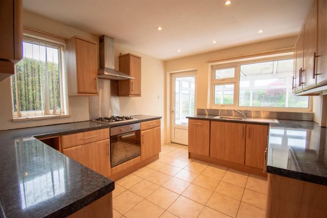 30, Peak Avenue, Alfreton photo 2