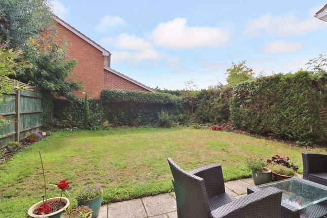 111 Missenden Acres, Southampton photo 4