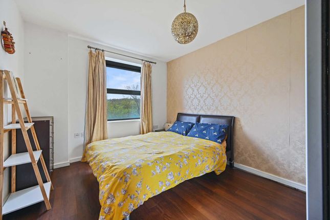 Flat to rent in Bailey House, Barber Parade, London