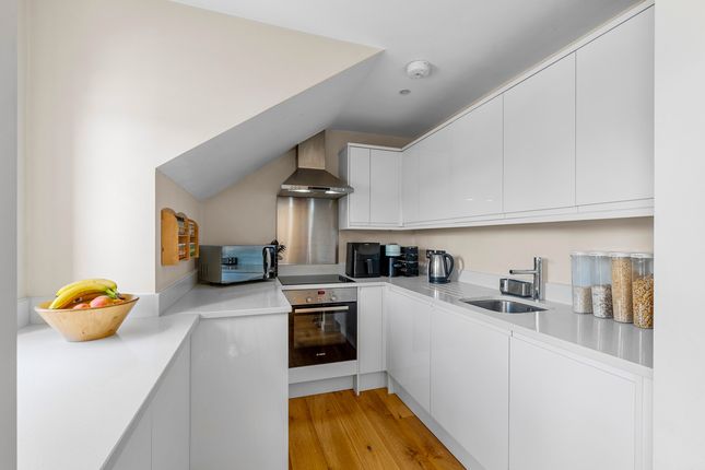 Flat Flat 12, Pinewood House, Chaldon Road, Caterham photo 3