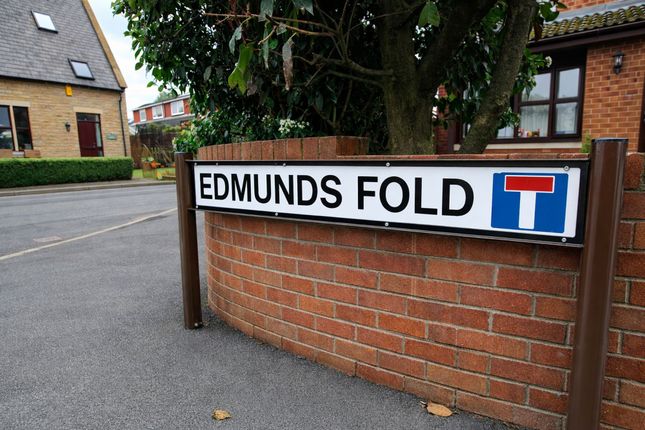 21 Edmunds Fold, Littleborough photo 2