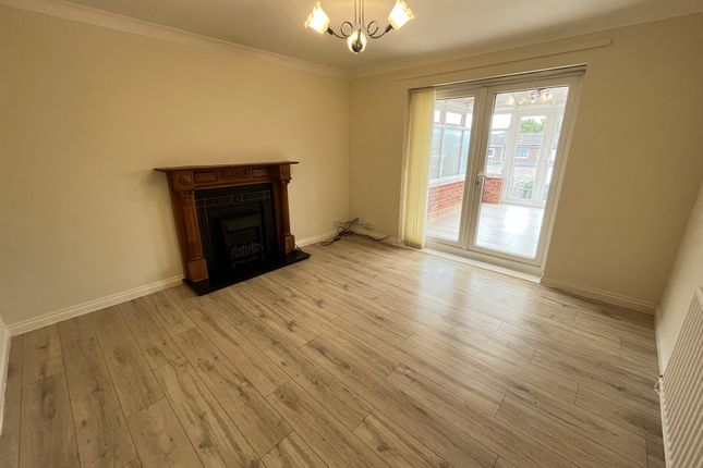 33, Lakeland Drive, LOWESTOFT photo 4