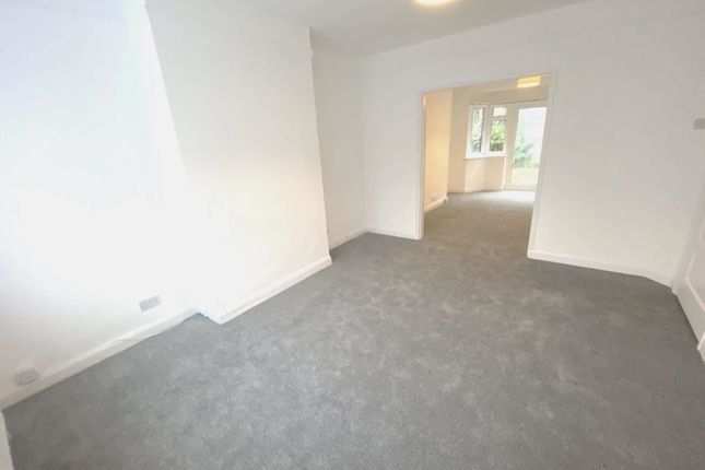 6, Peters Close, Stanmore photo 3