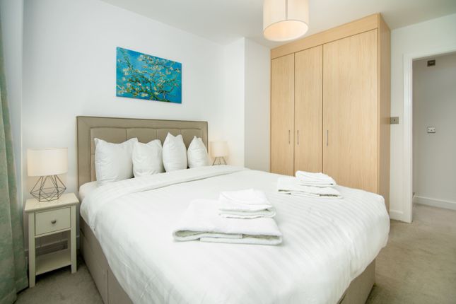 Flat to rent in Houghton Square, London