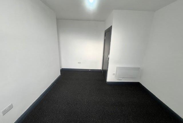 Flat to rent in Manningham Lane, Bradford