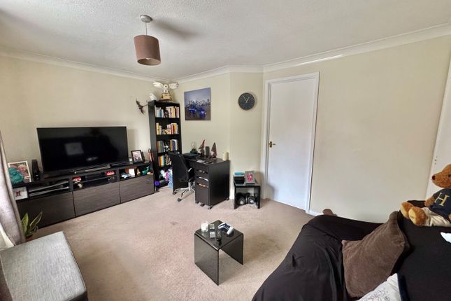 29, Ladygrove Drive, Guildford photo 4