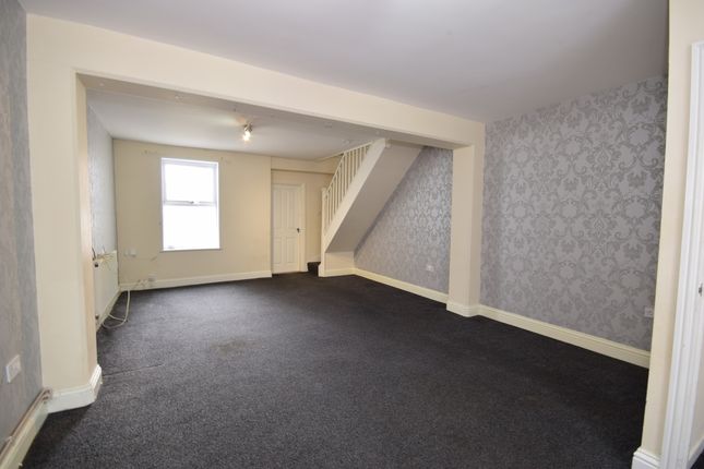 Town house to rent in St. Georges Avenue, Sheerness