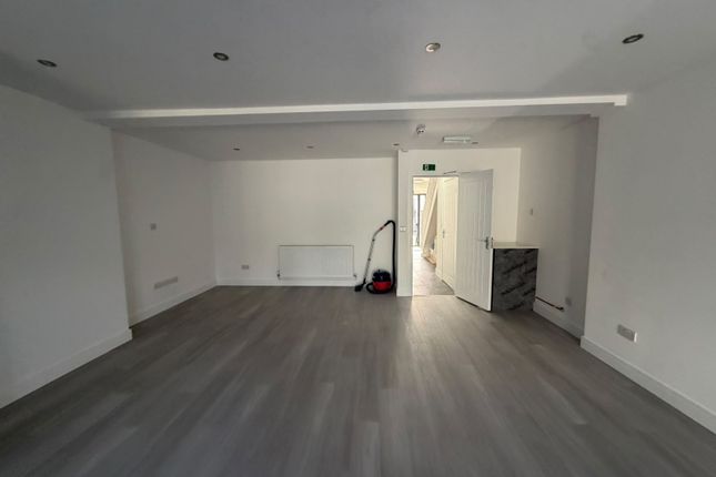 68, Baylis Road, Slough photo 3