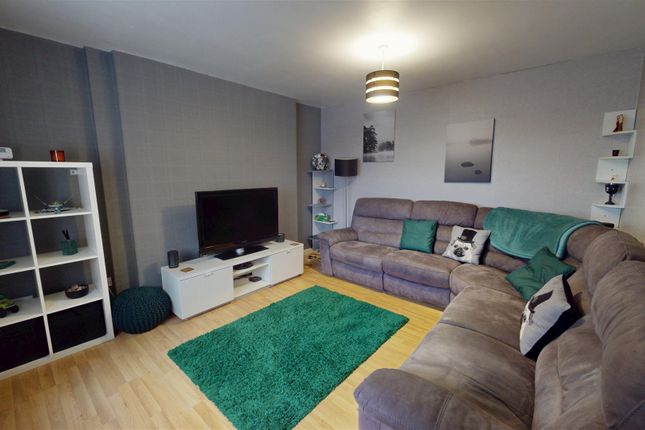 14, Wood Croft, Sowerby Bridge photo 4