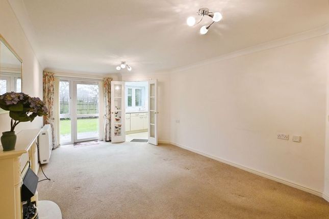 Flat for sale in Green Haven Court, Cowplain