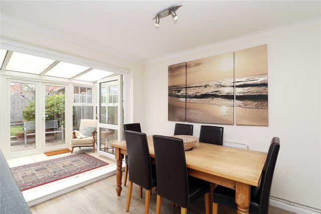 15, Alloway Close, Surrey photo 4
