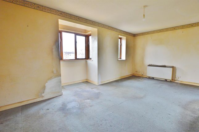 Studio for sale in Trevose House, Franklin Avenue, Slough